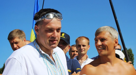 Тягнибок із соратниками перепливли Дніпро. Фото прес-служби Свободи Тягнибок із соратниками перепливли Дніпро. Фото прес-служби Свободи