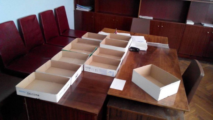 Ще вчора тут були підписи