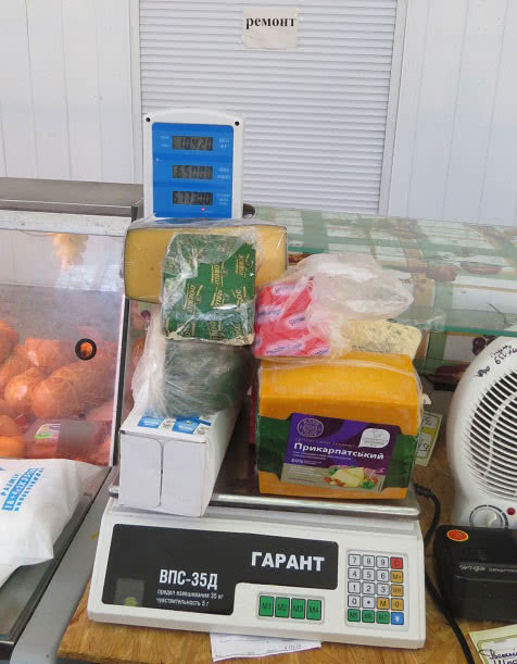 В Крыму сожгли колбасы и сыры из Украины и Европы