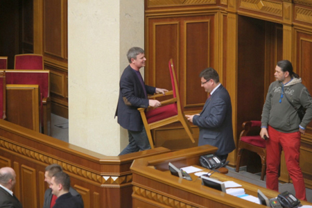 Блокируют преимущественно киевские мажоритарщики