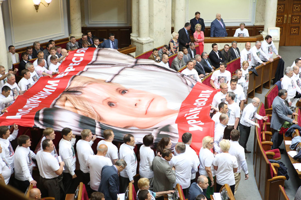 Януковича в Раде встречала Юлия Тимошенко Януковича в Раде встречала Юлия Тимошенко