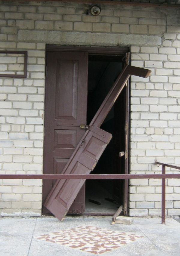 Розлючені люди штурмували міліцію Розлючені люди штурмували міліцію