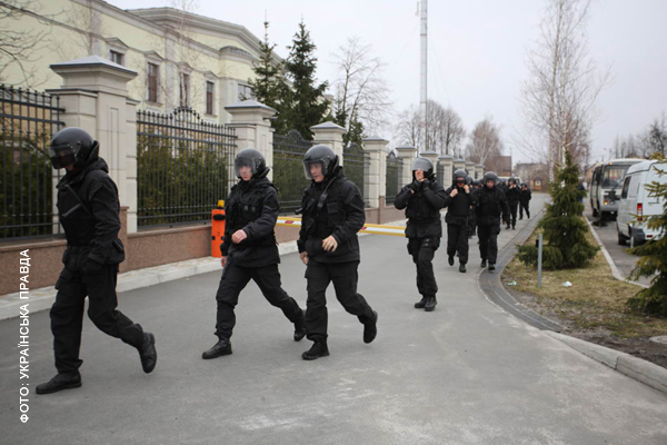 Не довелось долго и милицию ...
