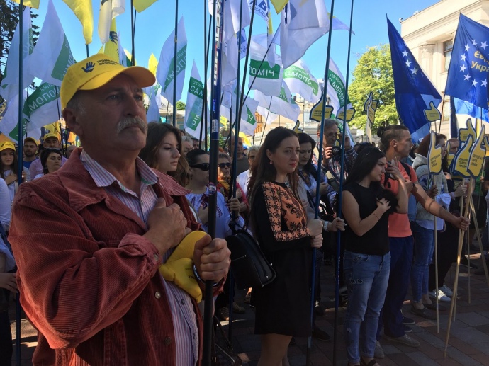 Под Радой требуют нового избирательного кодекса