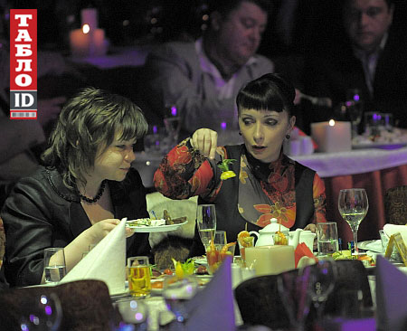 Сестри Олена та Тетяна Лукаш на світському заході, 2009 рік Сестри Олена та Тетяна Лукаш на світському заході, 2009 рік