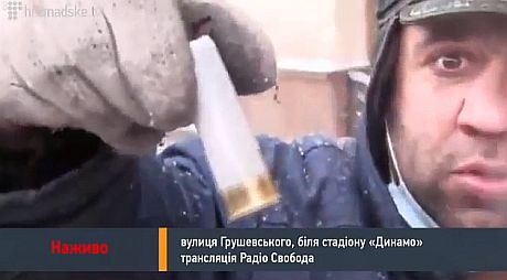 Активісти у середу продемонстрували патрон, який знайшли на території, де стоїть кордон силовиків Активісти у середу продемонстрували патрон, який знайшли на території, де стоїть кордон силовиків