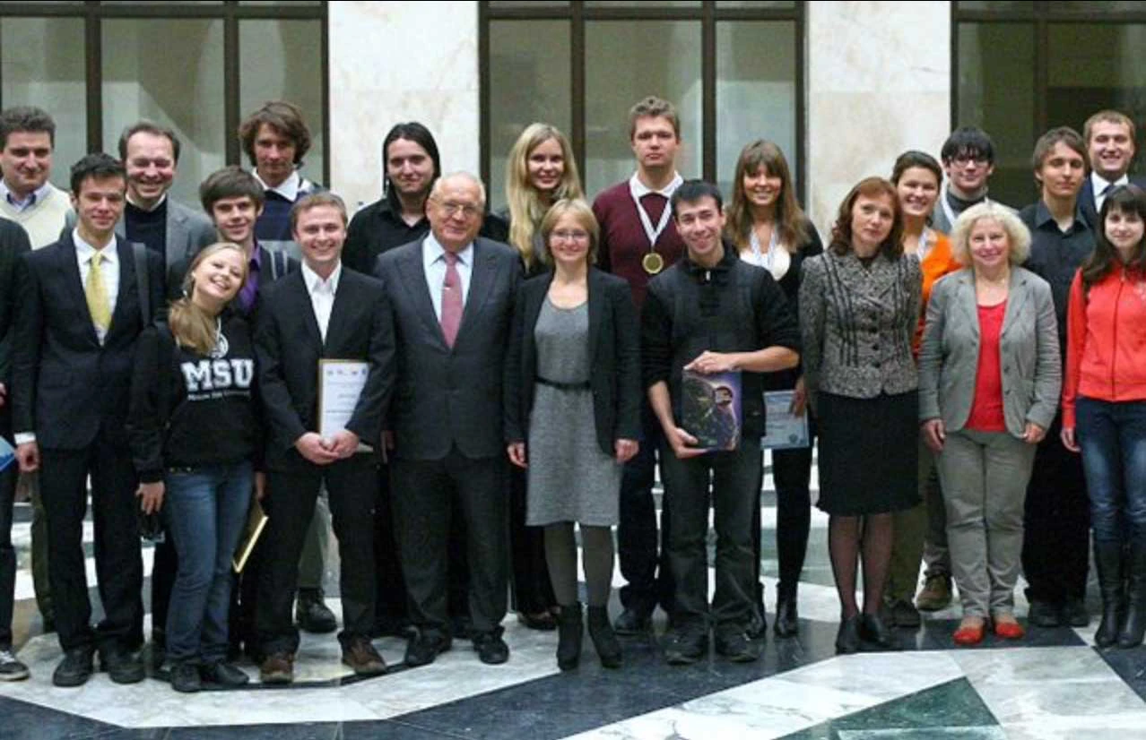 YEKATERINA TIKHONOVA (CENTRE, FRONT ROW) AND NATALIA POPOVA (CENTRE, SECOND ROW).