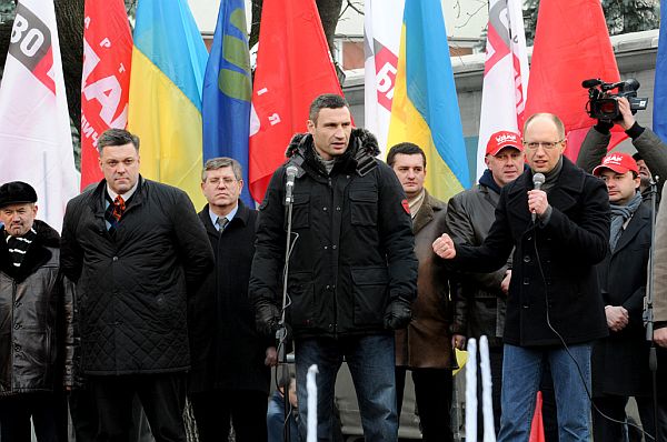 Яценюка теж захлиснули емоції на франківському марші