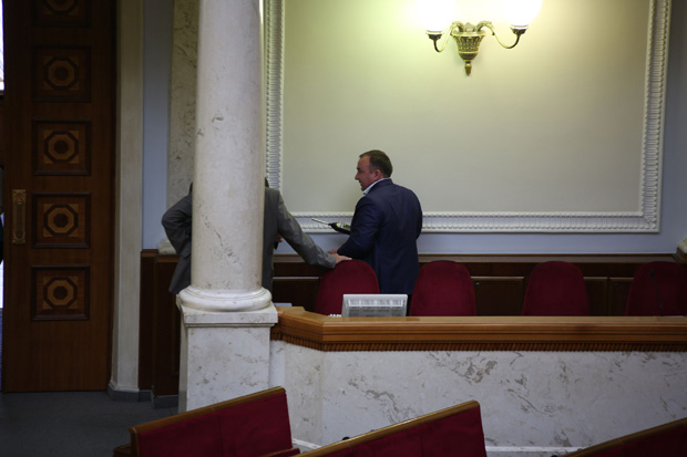 Депутати замірювали радіацію у сесійній залі Депутати замірювали радіацію у сесійній залі