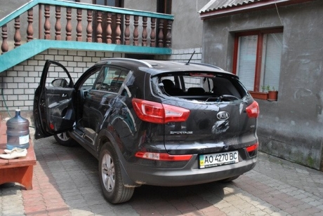 Регионалу битами разбили авто