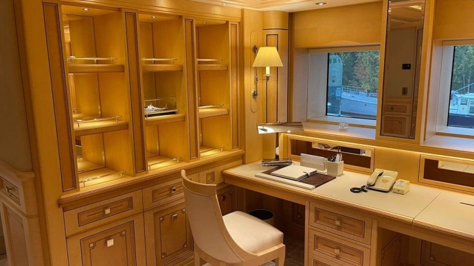 Кабинет владельца яхты