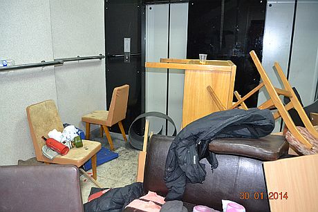 Фото МВС з будівлі Мінагрополітики