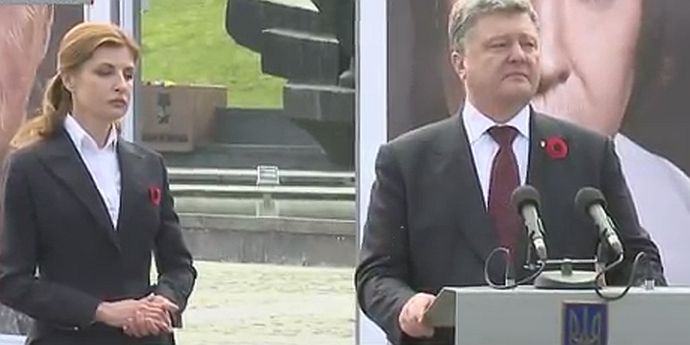 Петр Порошенко с супругой на памятных торжествах
