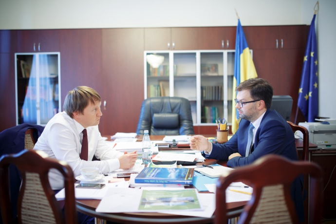 Ярема Ковалів, який отримує sms від бабусь колишніх співробітників рибінспекції