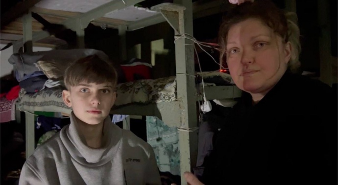 Діти, що ховаються в бункерах 