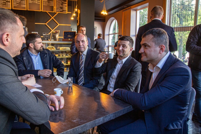 Зеленський кавував з чиновниками в одному з закладів Хмельницького під час карантину