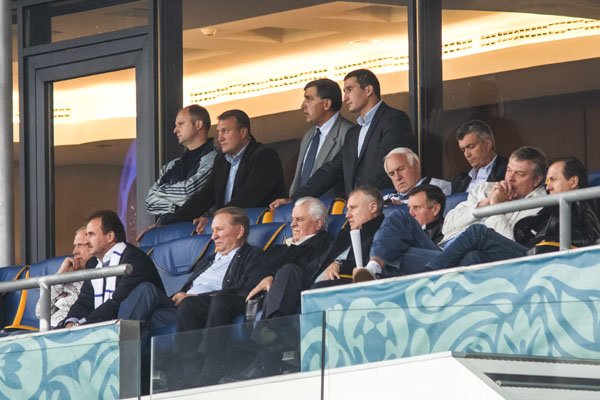 Крачук і Кучма на футболі Крачук і Кучма на футболі