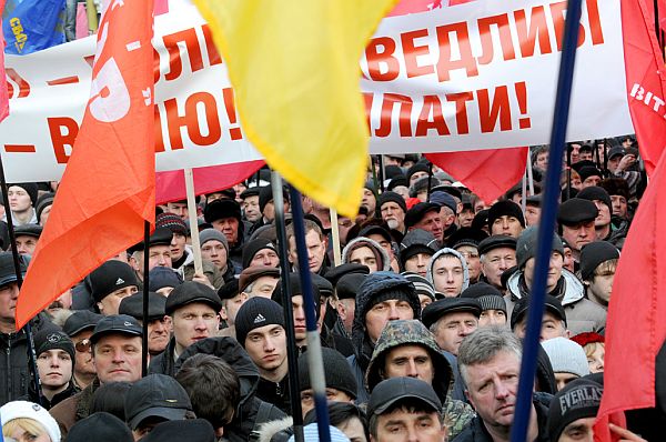 Франковцы пришли на марш оппозиции с лозунгами Франковцы пришли на марш оппозиции с лозунгами