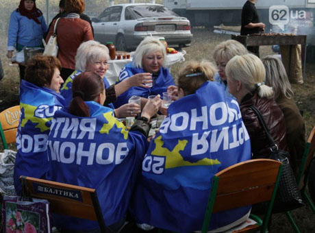 Позже участники торжеств использовали региональные флаги не по назначению Позже участники торжеств использовали региональные флаги не по назначению