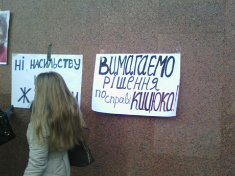 Фото: Версії