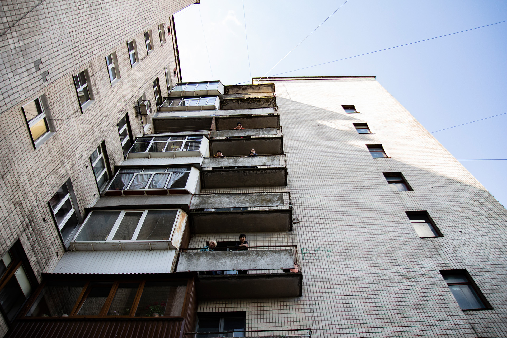 В этом бывшем общежитии снимает квартиру семья погибшего героя, пока в их собственной идет ремонт