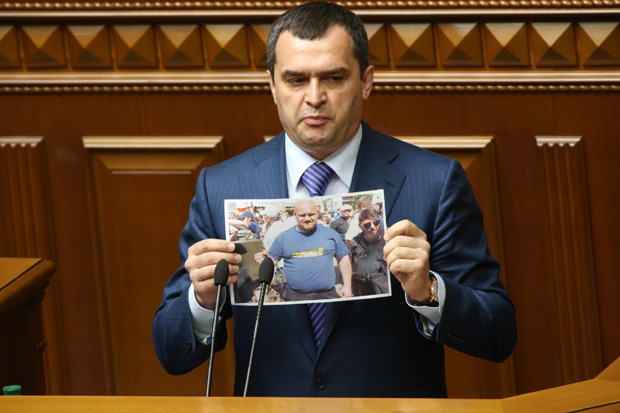 Міністр показав представників Свобода на бійці