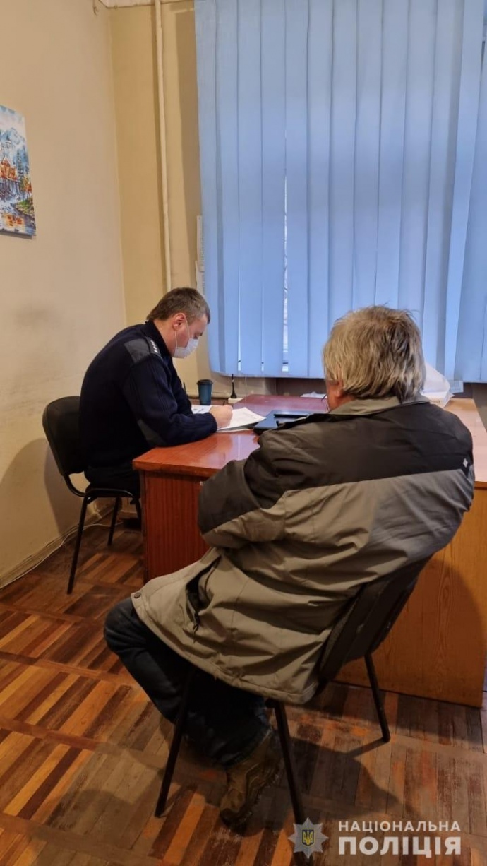 Поліція встановлює мотив правопорушника у відділку