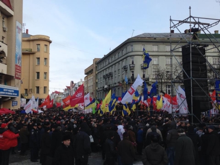 Вече в Ивано-Франковске. Фото Сергея Мельниченко