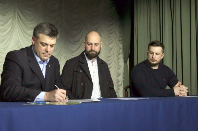 Підписання лідерами націоналістичних партій