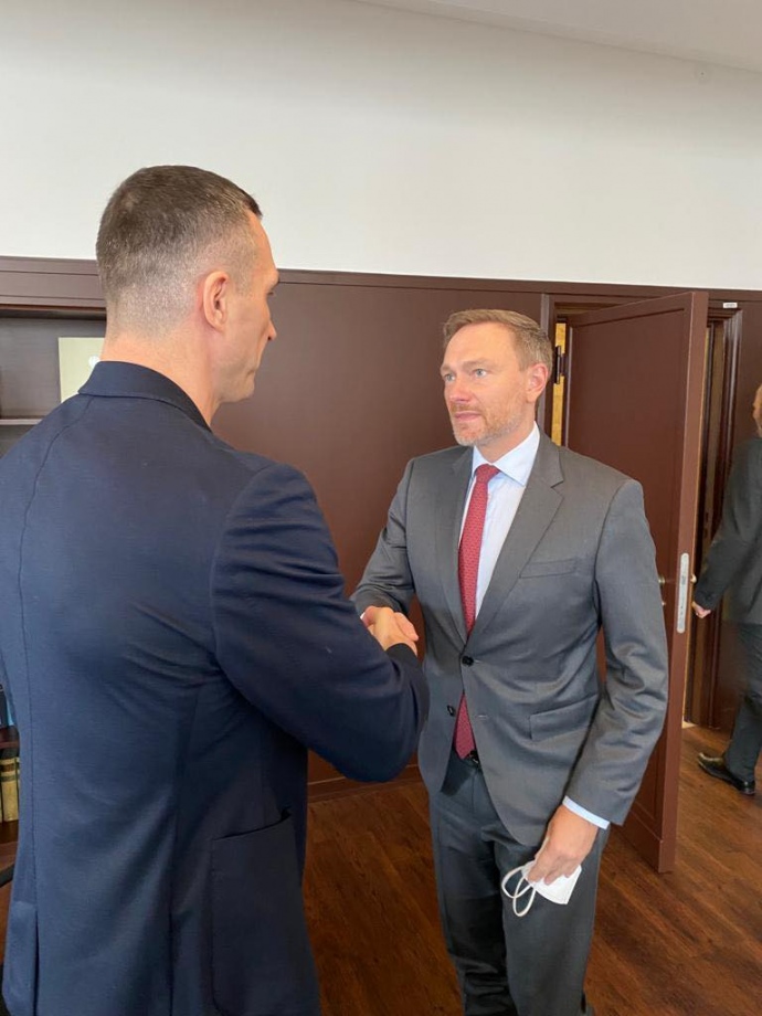 Володимир Клико з міністром фінансів ФРН Крістіаном Лінднером, який відмовився в перші дні війни допомагати Україні, бо сподівався на падіння київського режиму