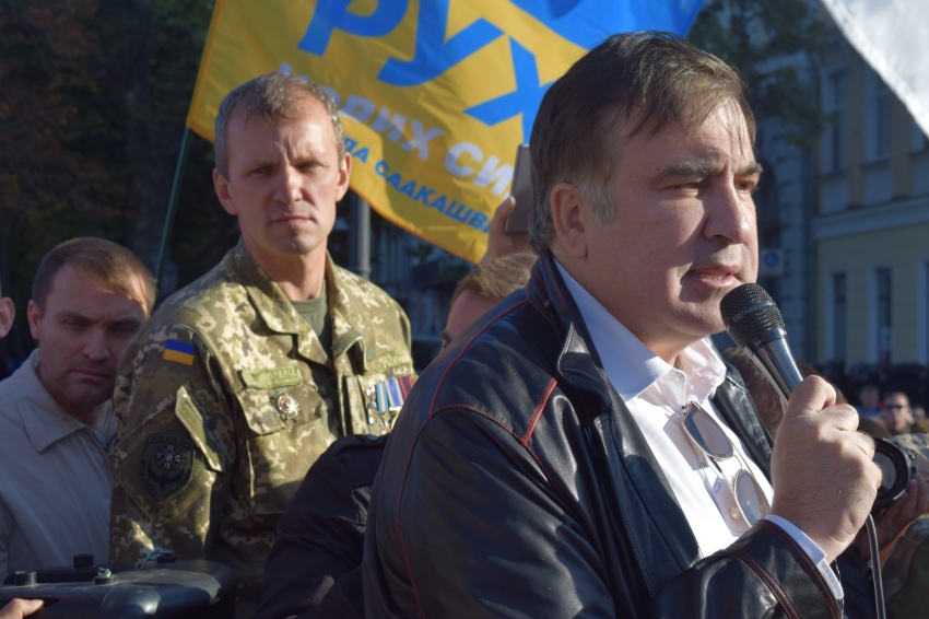 Ігор Мазур ліворуч від Саакашвілі