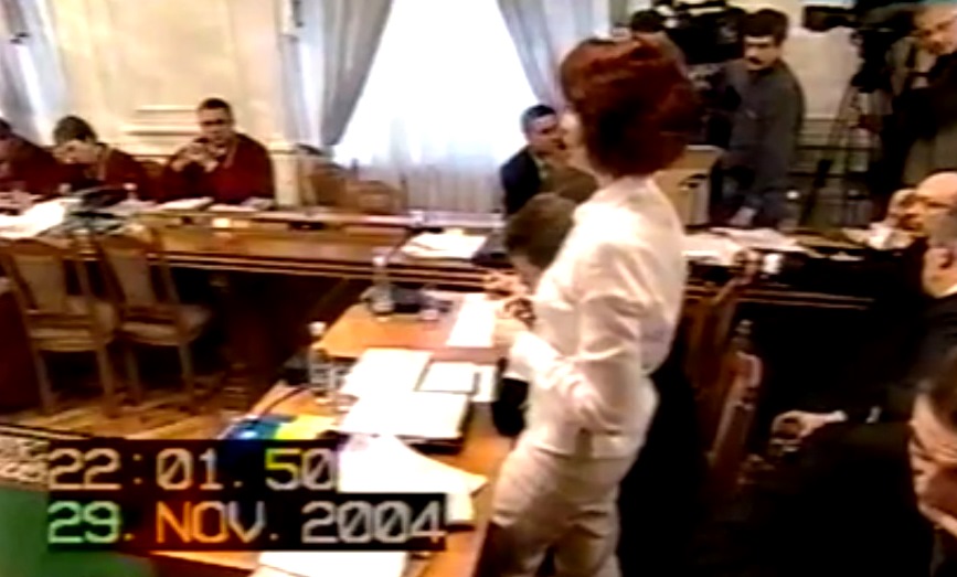 Засідання Верховного суду в 2004 році: тут уперше засяла зірка Олени Лукаш. Кадр із телетрансляції Засідання Верховного суду в 2004 році: тут уперше засяла зірка Олени Лукаш. Кадр із телетрансляції