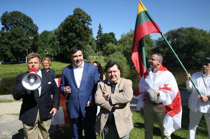 Акция у здания посольства РФ в Вильнюсе