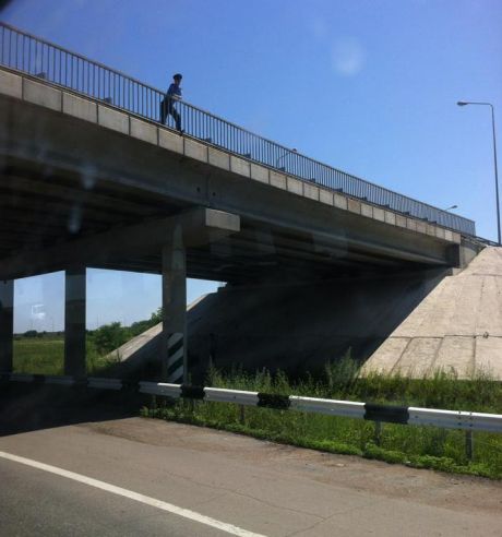 Через кожні 100 метрів чергують міліціонери