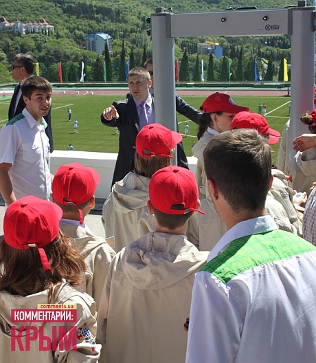 Детей к Януковичу пустили через металоискатель Детей к Януковичу пустили через металоискатель