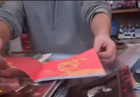 Тетради с изображением Сталина продаются на раскладках Тетради с изображением Сталина продаются на раскладках