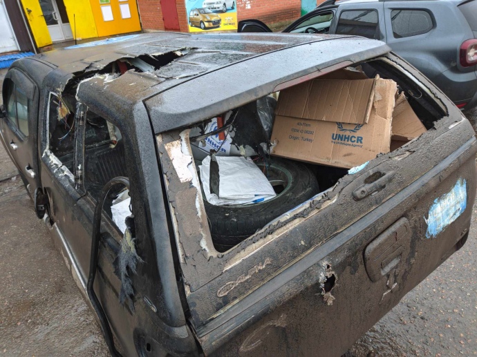 У Часовому Яру FPV-дрон влучив в авто волонтера гуманітарної місії 