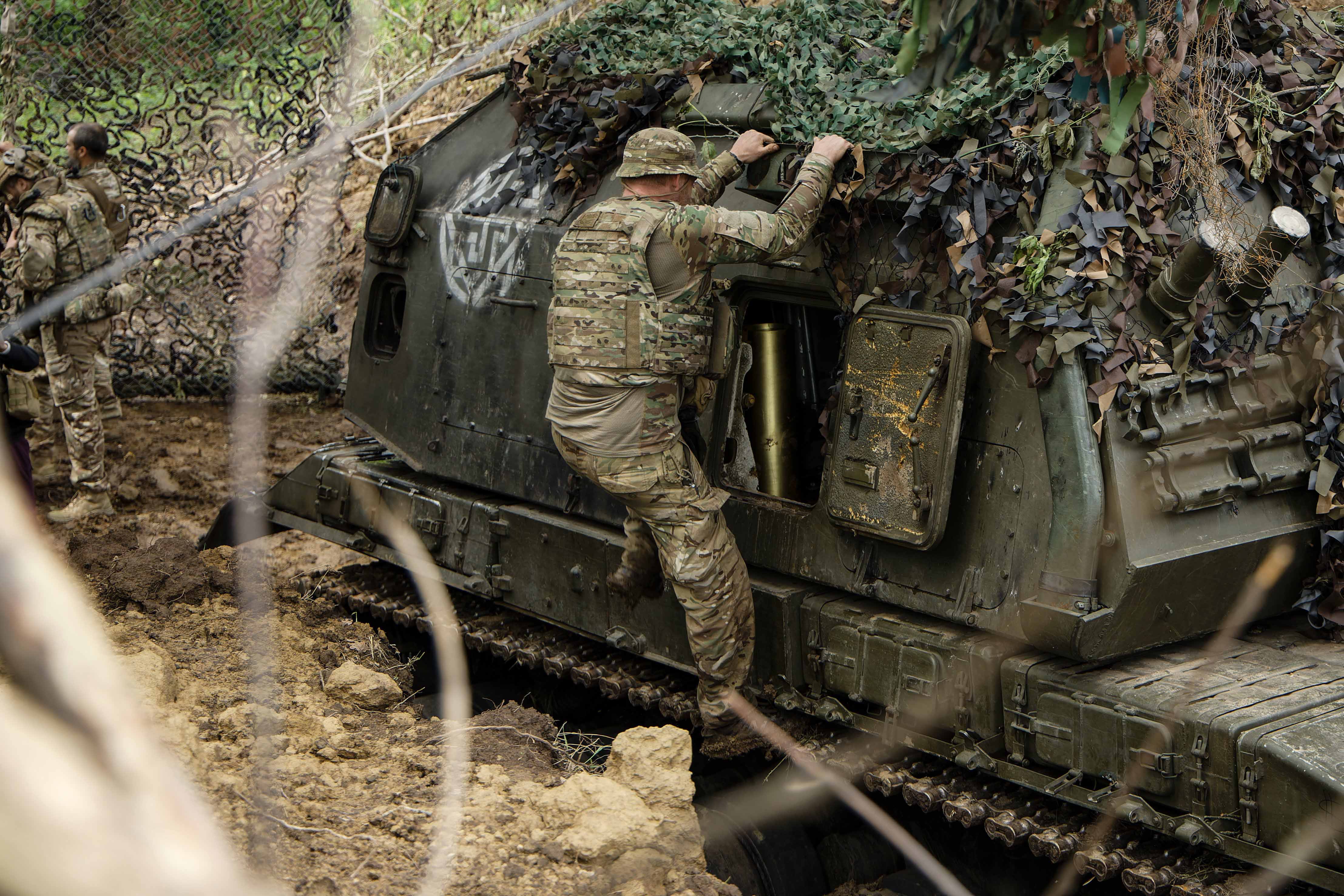 Боєць 93-ї бригади, що продовжує службу з протезом ноги