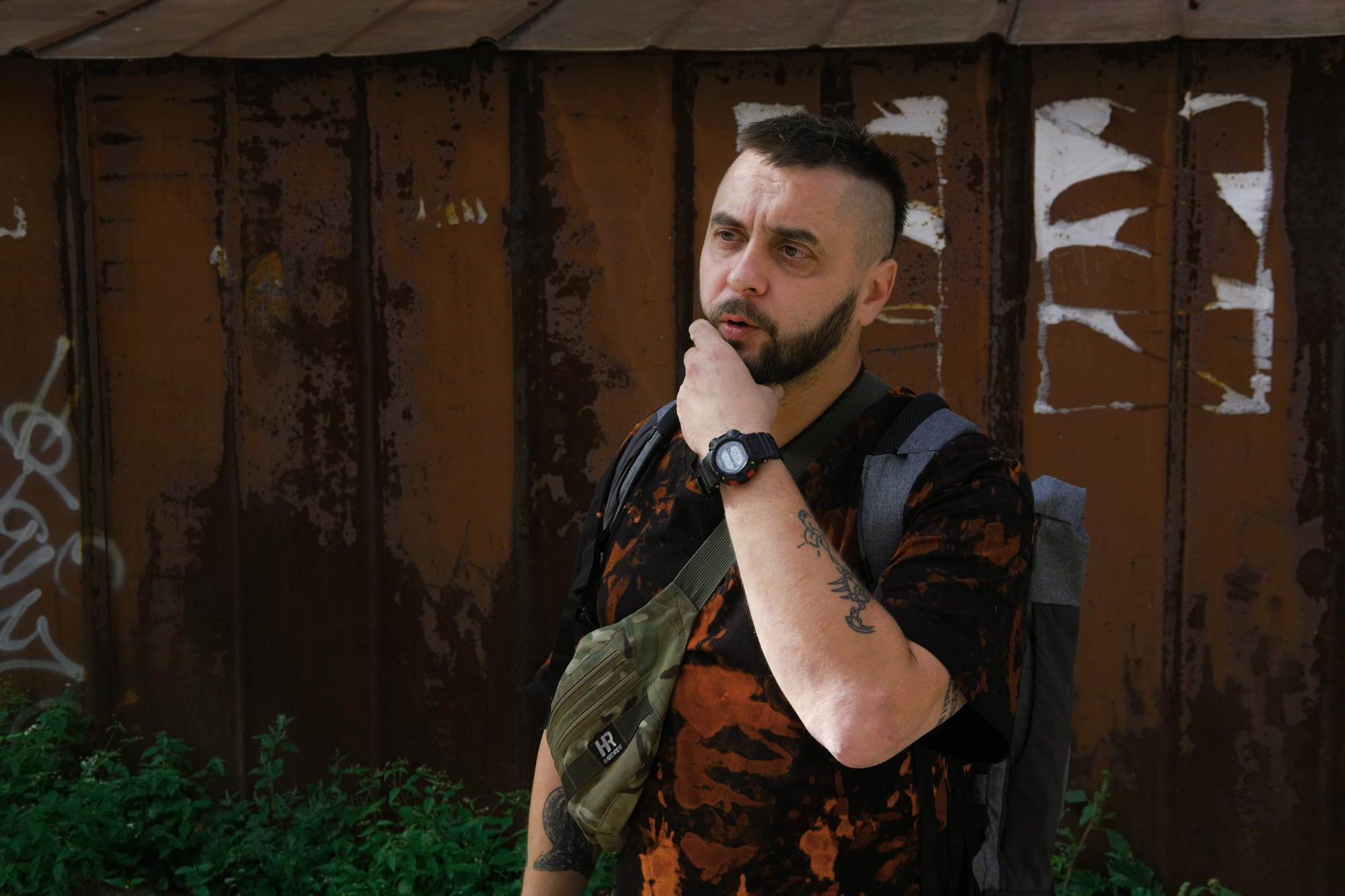 Донати, каже Каданов, стали суттєво менше. Він пояснює це економічною ситуацією, втомою від війни і національним телемарафоном, який створює химерну картину