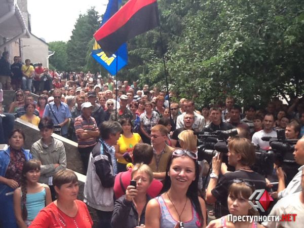 Во Врадиевке пикетируют прокуратуру. Фото Преступности.НЕТ