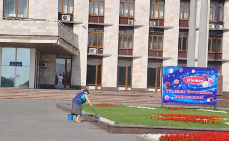 Влада влаштувала свято мороженого – і опозиції довелося переміститися Влада влаштувала свято мороженого – і опозиції довелося переміститися