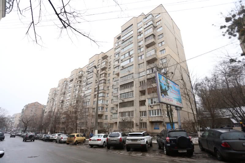 Міністр культури Новохатько зареєстрований у цьому будинку на вулиці Гончара та, як свідчать сусіди, мешкає за місцем реєстрації Міністр культури Новохатько зареєстрований у цьому будинку на вулиці Гончара та, як свідчать сусіди, мешкає за місцем реєстрації