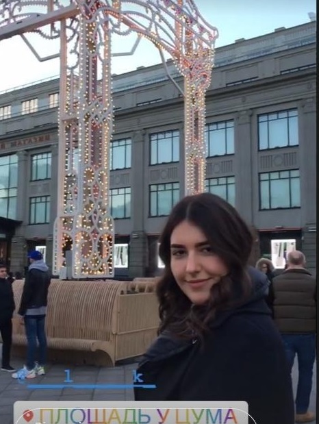 Лана Козак в Москве возле ЦУМа в 2019 году