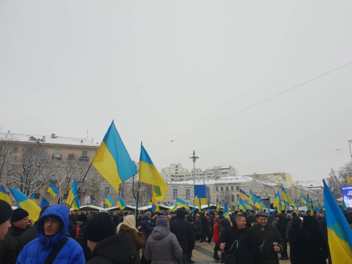 На Софійській площі зібралися громадяни, які  очікуватимуть на рішення Собору
