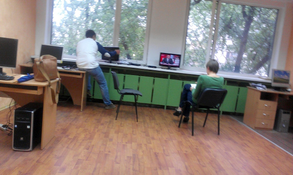 Гендиректор УНІАН особисто налаштовує техніку Гендиректор УНІАН особисто налаштовує техніку