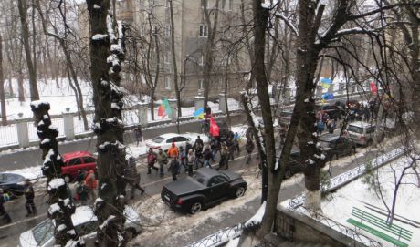 Мітингувальники скандують: Міліція з народом! 