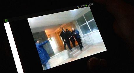 Процес обливания зеленкой. Фото: Медиапорт