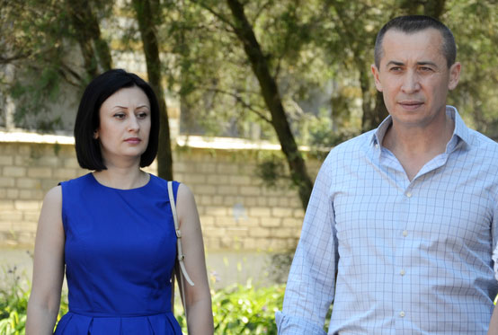 Краснов с депутатом горсовета Збарской, которая рассылала смс-сообщения депутатам о проведении выездной сессии