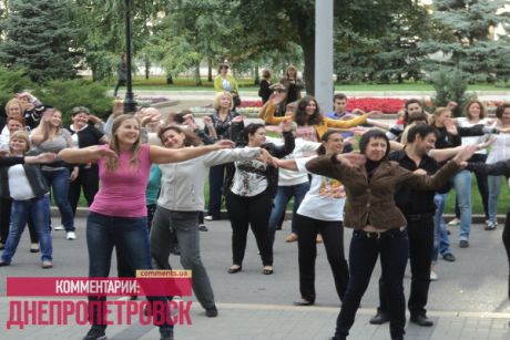 Чиновників ОДА вигнали на ранкову зарядку Чиновників ОДА вигнали на ранкову зарядку