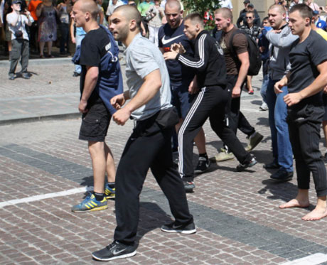 Во время драки 18 мая. Фото Дмитрия Ларина